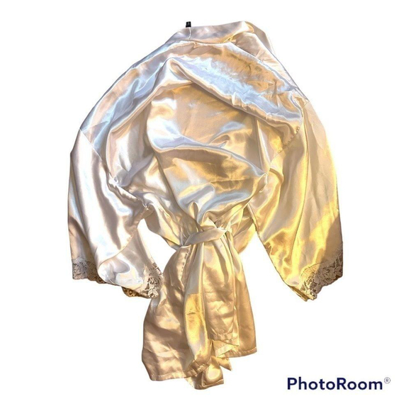 Torrid Bridal Pinup White Satin & Lace Robe - Picture 3 of 8